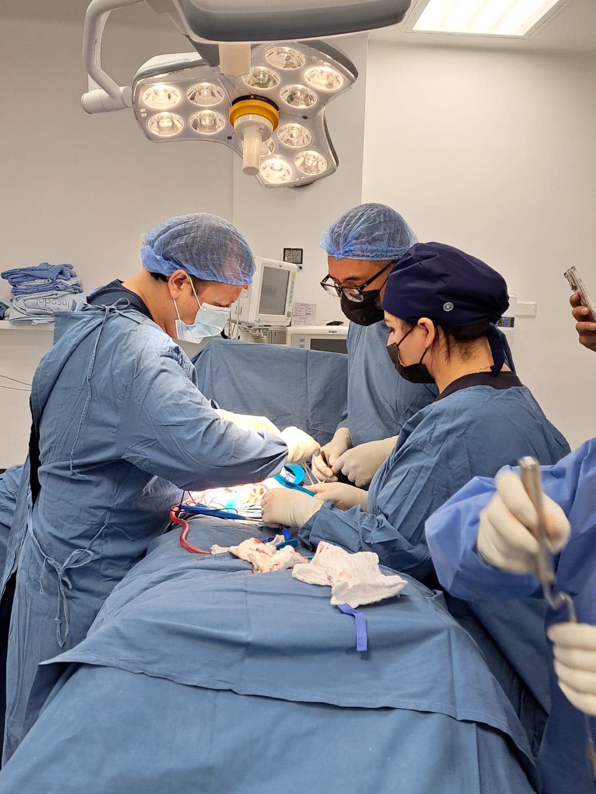 Entrenamiento práctico en equipo médico